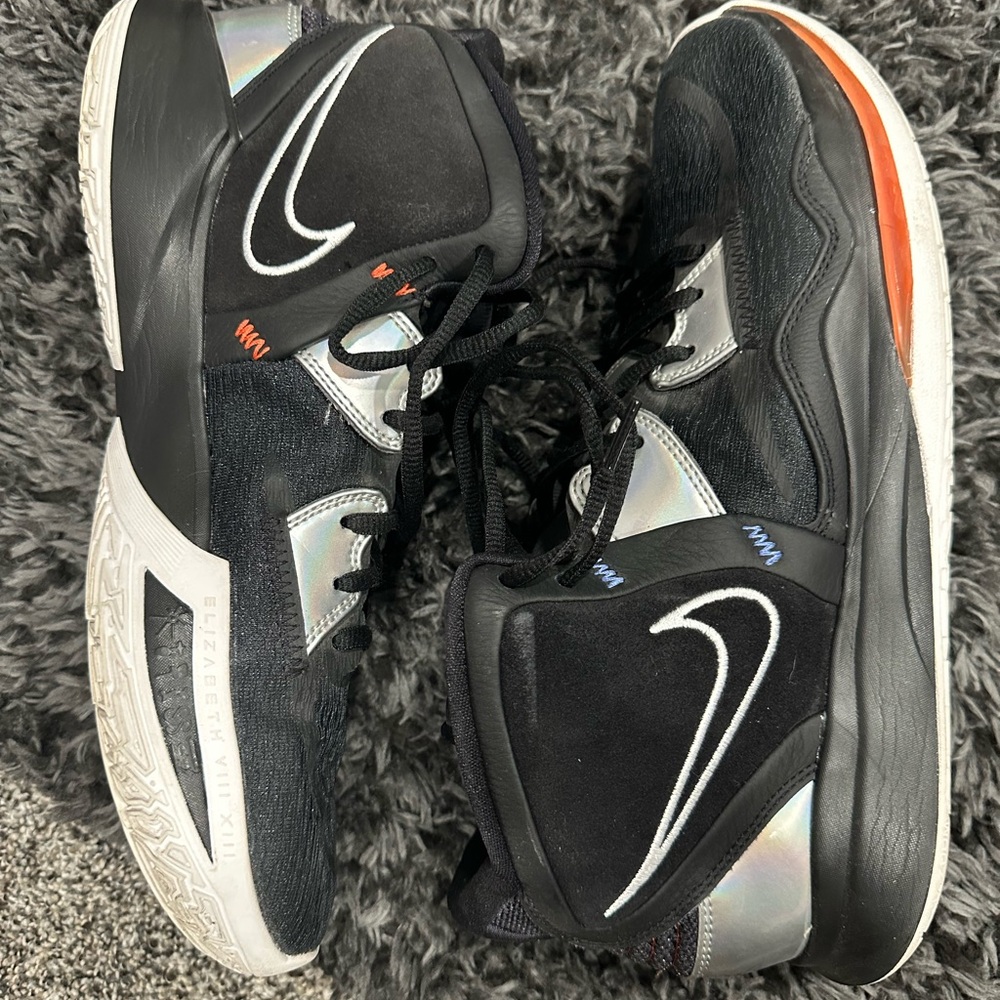 Nike Mens Kyrie Infinity
